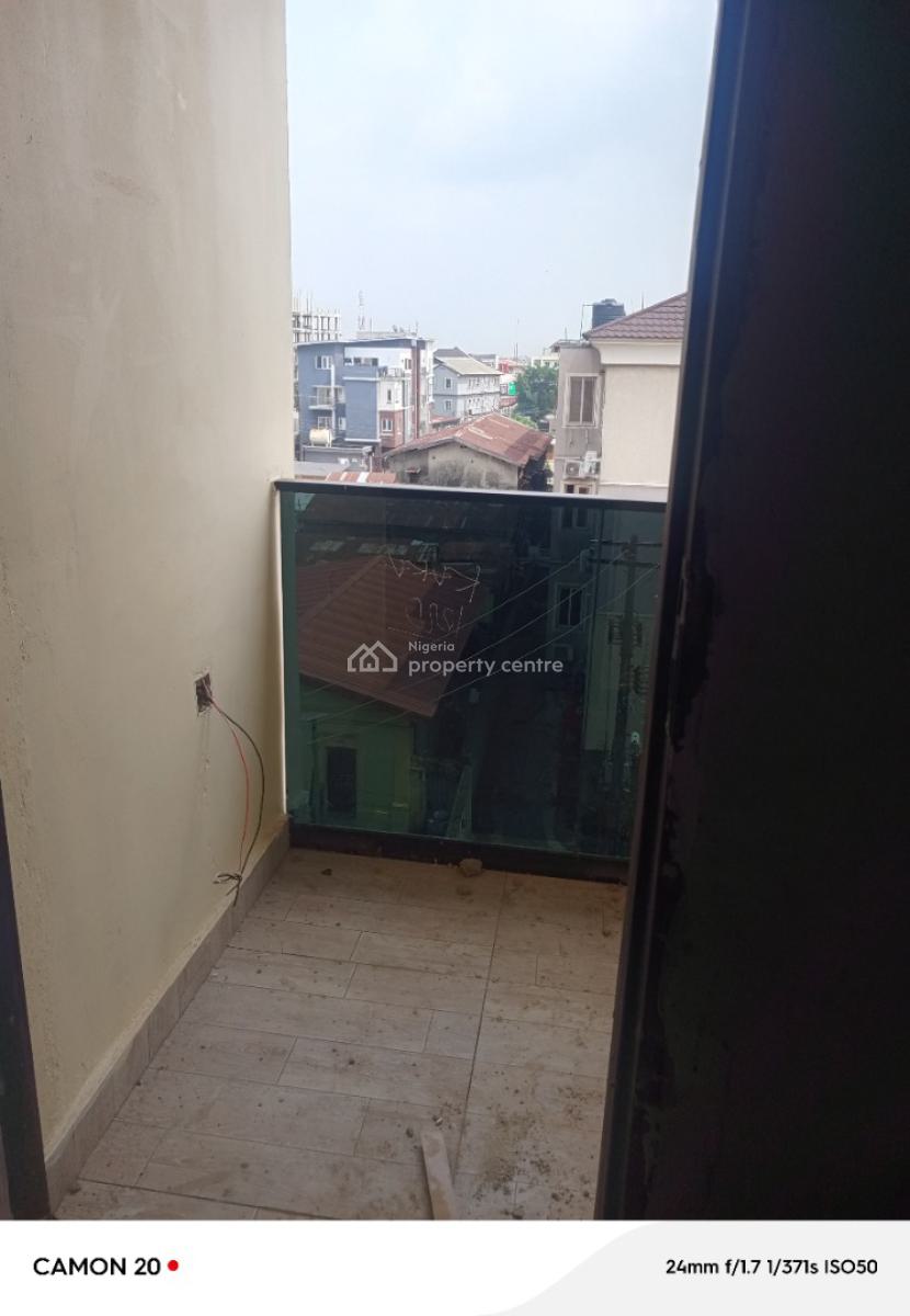 Executive,standard One Bedroom Flat with 2t1b at Alagome, Alagomaji, Yaba, Lagos, Flat / Apartment for Rent