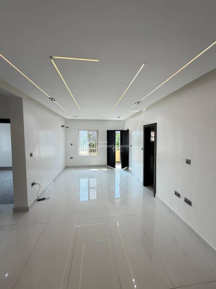 Spacious Massive Luxury New Renoveted  3bedroom Flat Apartment, Opposite Chevy View Gate, Lekki Expressway, Lekki, Lagos, Flat / Apartment for Sale