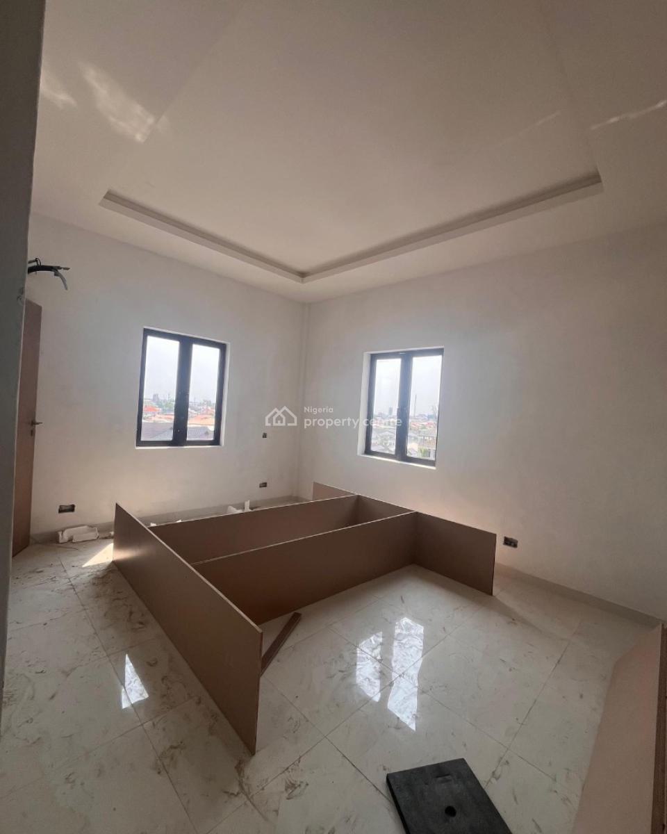 Lovely 2 Bedroom Apartment, Lekki Phase 1, Lekki Phase 1, Lekki, Lagos, Block of Flats for Sale