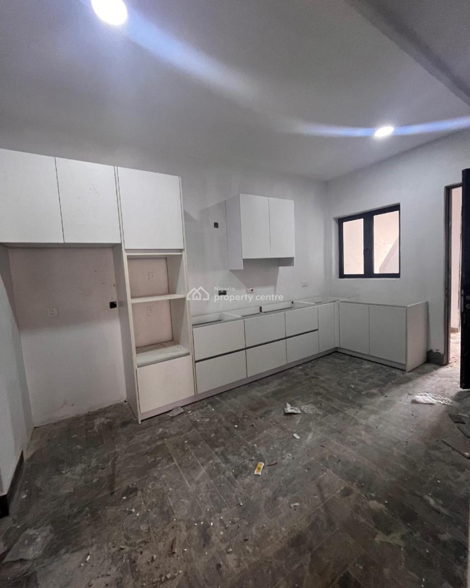 Lovely 2 Bedroom Apartment, Lekki Phase 1, Lekki Phase 1, Lekki, Lagos, Block of Flats for Sale