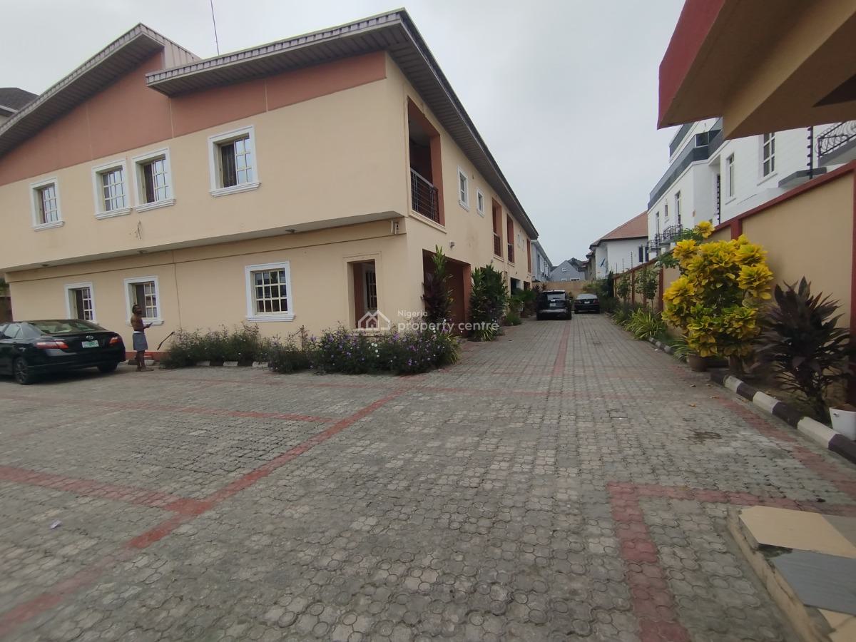Well Maintained 4 Bedroom Terrace House with Bq, Off Hakeem Dickson Street, Lekki Phase 1, Lekki, Lagos, Terraced Duplex for Rent