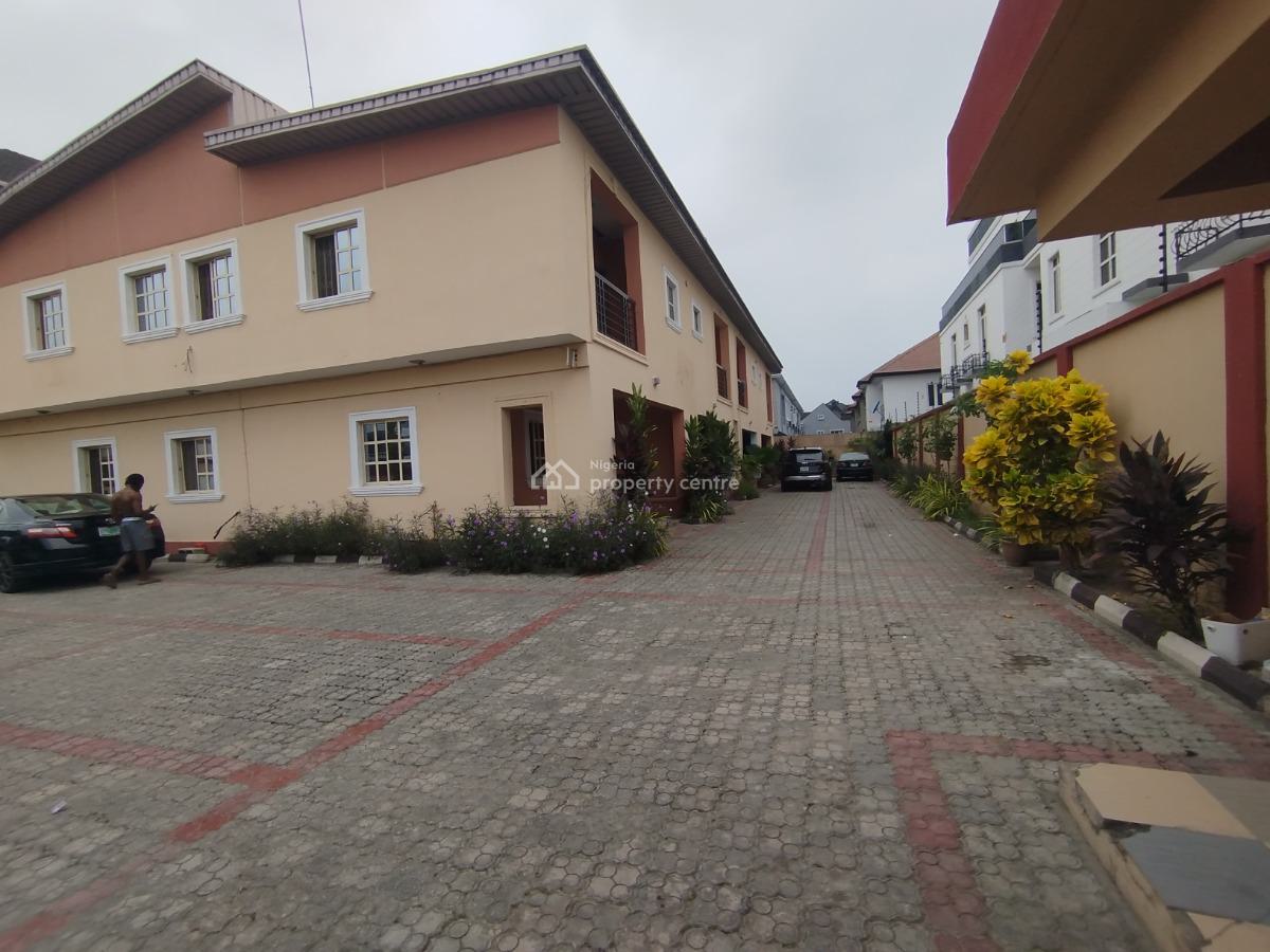Well Maintained 4 Bedroom Terrace House with Bq, Off Hakeem Dickson Street, Lekki Phase 1, Lekki, Lagos, Terraced Duplex for Rent