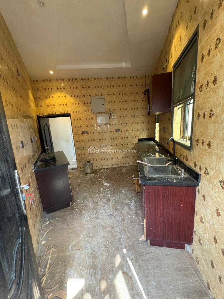 Semi Master with Balcony, Chevron, Lekki., Lekki, Lagos, Flat / Apartment for Rent