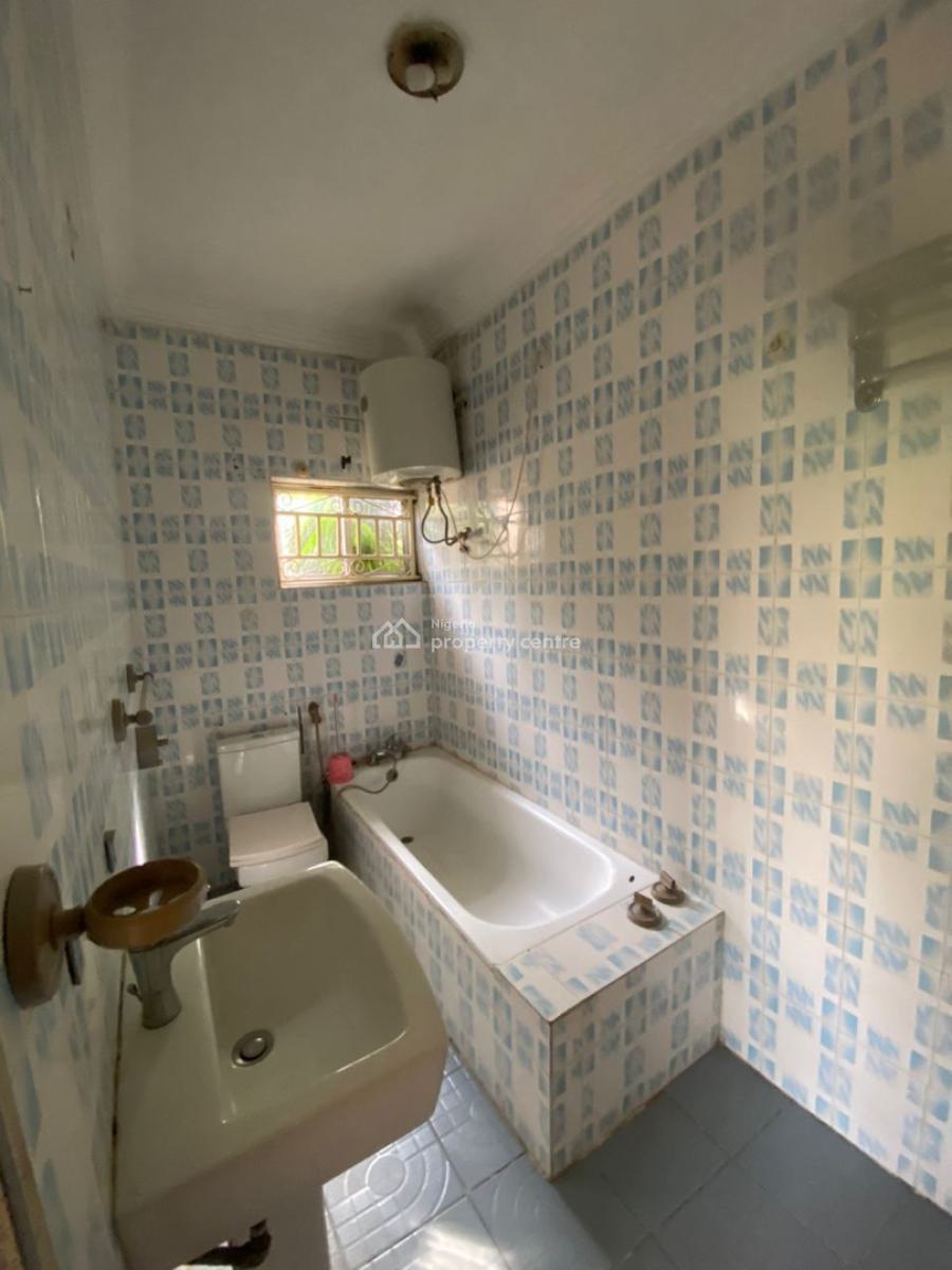 Decent 3 Bedroom Spacious Apartment with Bq, 2nd Floor, Wuse 2, Abuja, Flat / Apartment for Rent