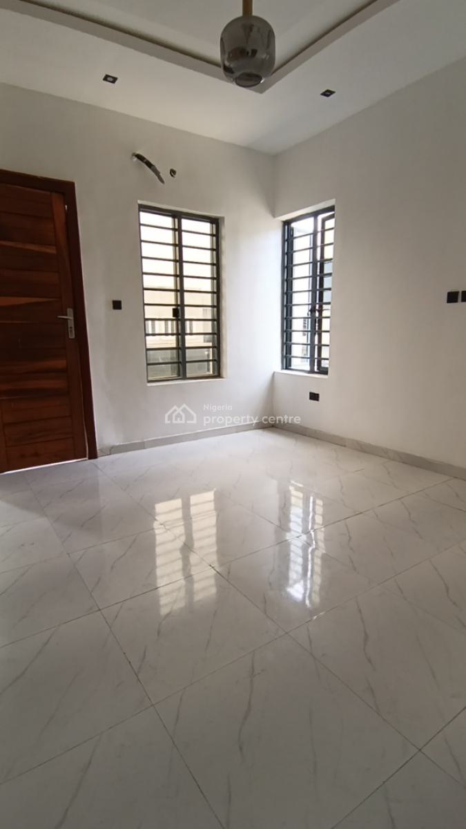 Distress 4 Bedroom Semi Detached Duplex with Seperate Gate, Agungi, Lekki, Lagos, Semi-detached Duplex for Sale