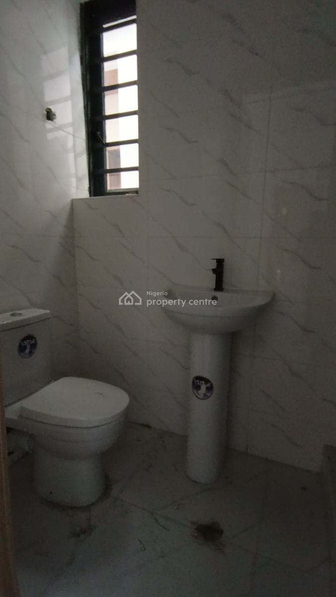 Distress 4 Bedroom Semi Detached Duplex with Seperate Gate, Agungi, Lekki, Lagos, Semi-detached Duplex for Sale