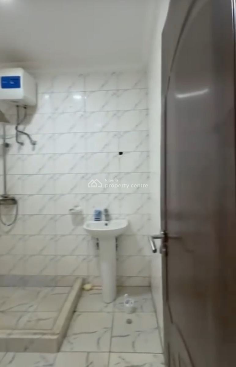 Clean 3 Bedroom Flat, Ground Floor, Tarred Road, By Mobil, Mabushi, Abuja, Flat / Apartment for Rent