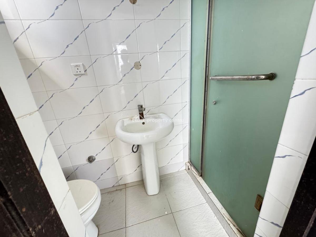 Well Maintained 2 Bedroom Flat, Oral Estate.. Chevron Area, Lekki, Lagos, Flat / Apartment for Rent