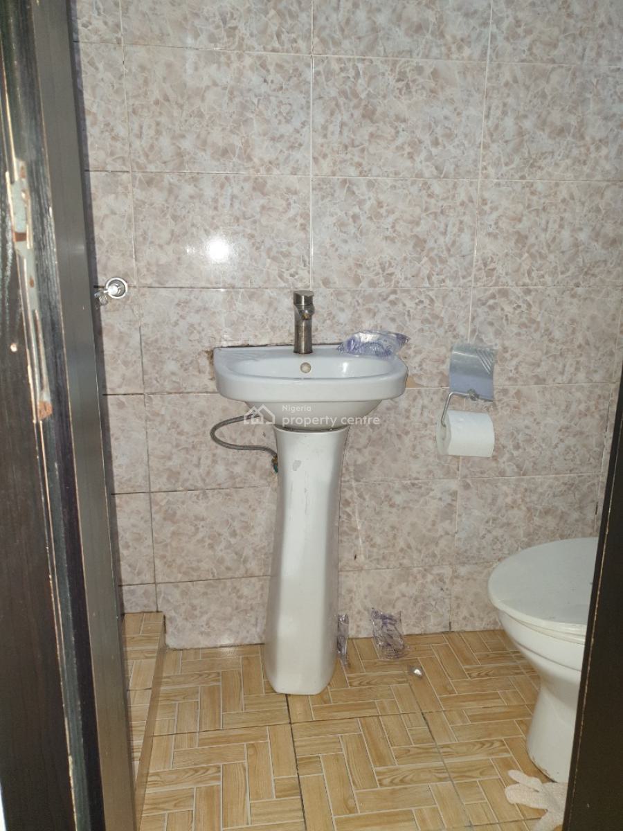Spacious 2 Bedroom, Off New Road Alpha Beach, Lekki, Lagos, Flat / Apartment for Rent