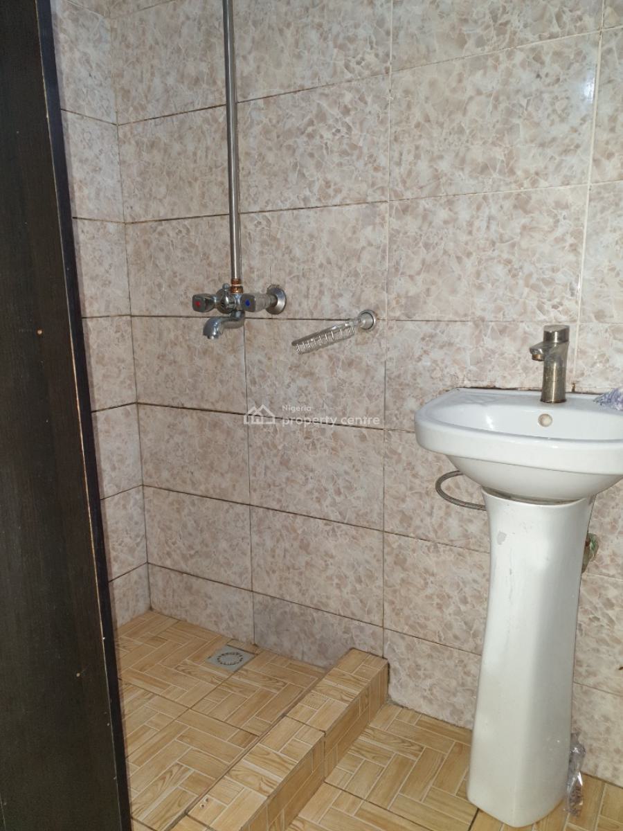 Spacious 2 Bedroom, Off New Road Alpha Beach, Lekki, Lagos, Flat / Apartment for Rent