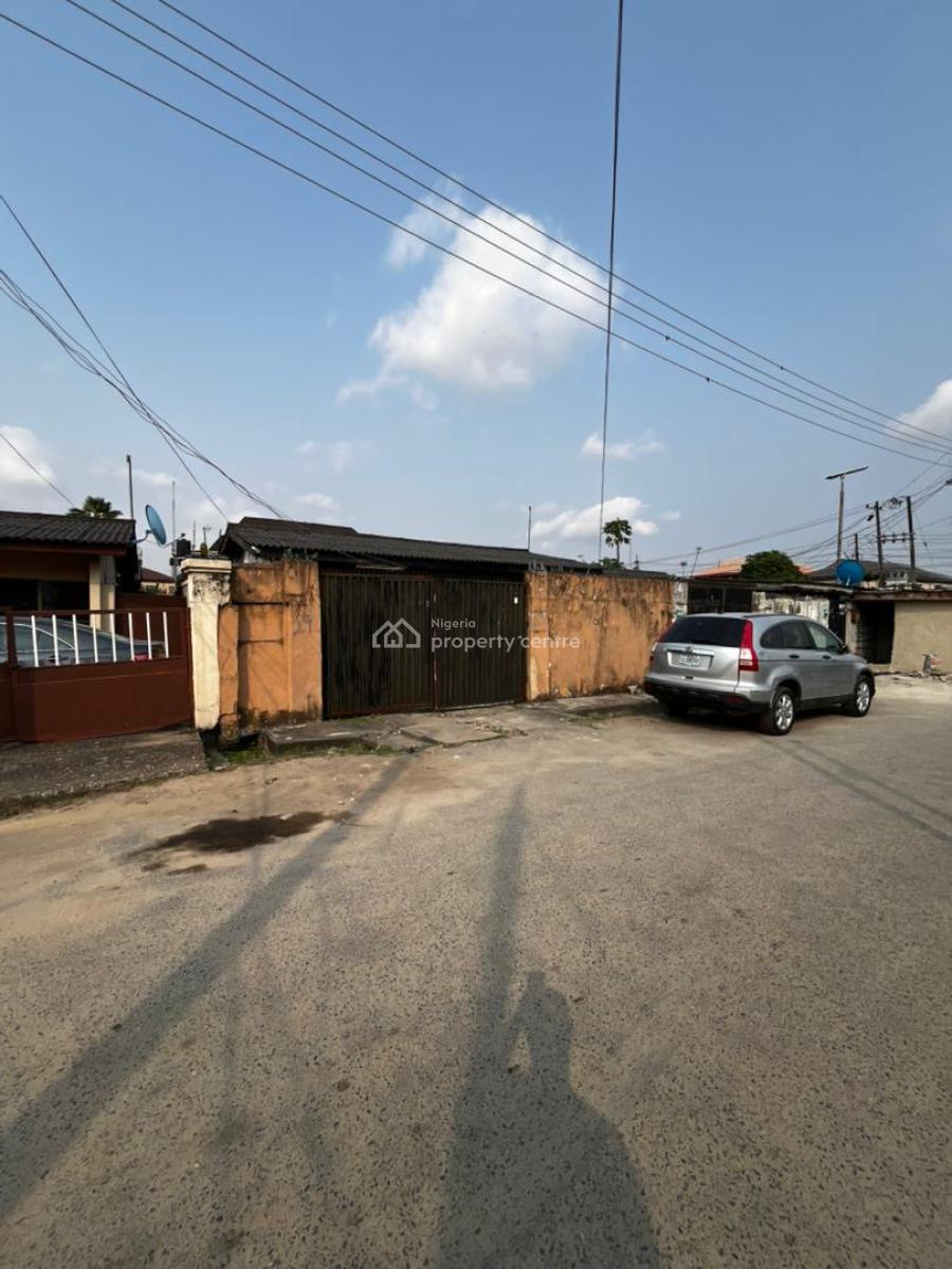 Spacious Bungalow on a Full Plot of Land +bq, Surulere, Lagos, Detached Bungalow for Sale