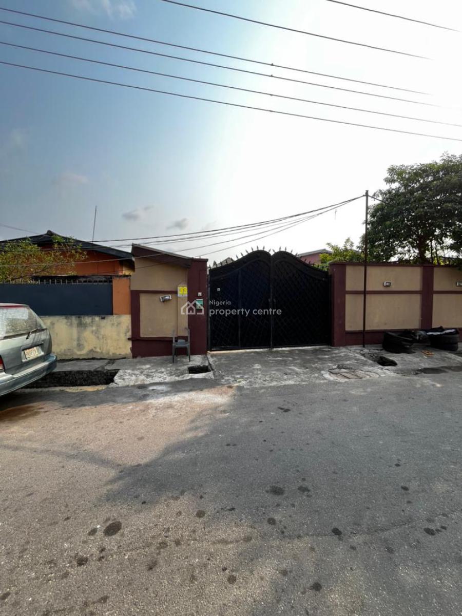 Spacious Bungalow on a Full Plot of Land +bq, Surulere, Lagos, Detached Bungalow for Sale