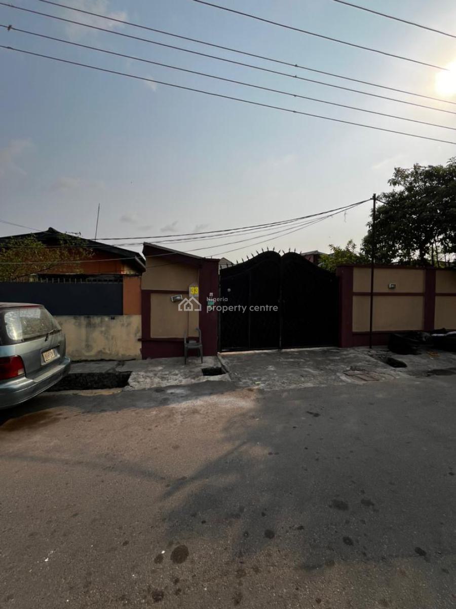 Spacious Bungalow on a Full Plot of Land +bq, Surulere, Lagos, Detached Bungalow for Sale