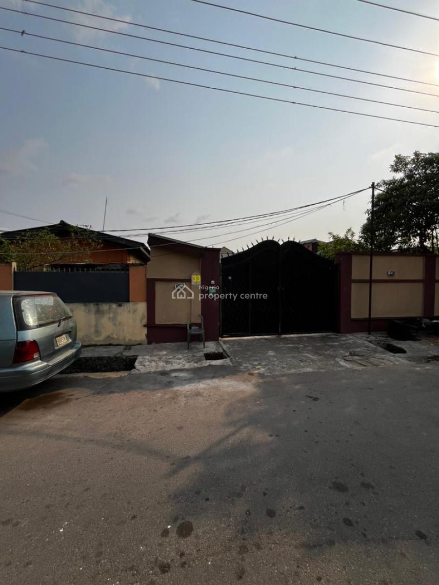 Spacious Bungalow on a Full Plot of Land +bq, Surulere, Lagos, Detached Bungalow for Sale