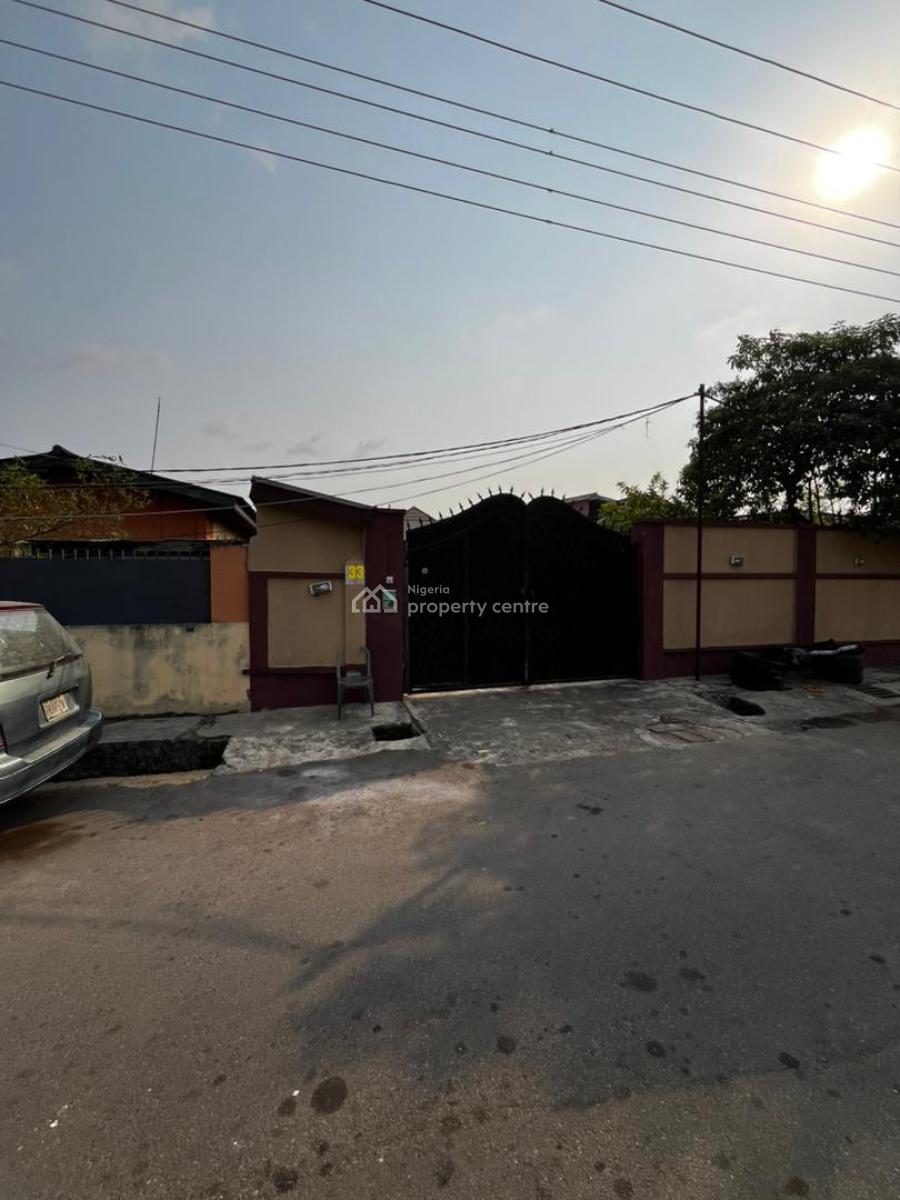 Spacious Bungalow on a Full Plot of Land +bq, Surulere, Lagos, Detached Bungalow for Sale