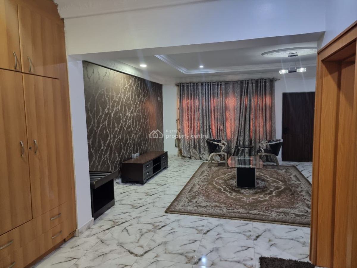 Furnished 3-bedrooms Flat with Bq on 3rd Floor., Utako, Abuja, Flat / Apartment for Rent