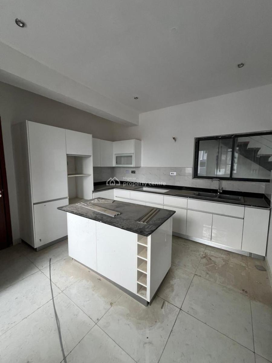 Spacious 3-bedroom Maisonette with Bq  24hrs Electricity, Off Freedom Way, Lekki Phase 1, Lekki, Lagos, Flat / Apartment for Rent