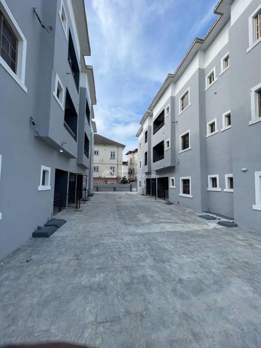 Spacious 2 Bedroom Apartment, Ologolo, Lekki, Lagos, Flat / Apartment for Rent