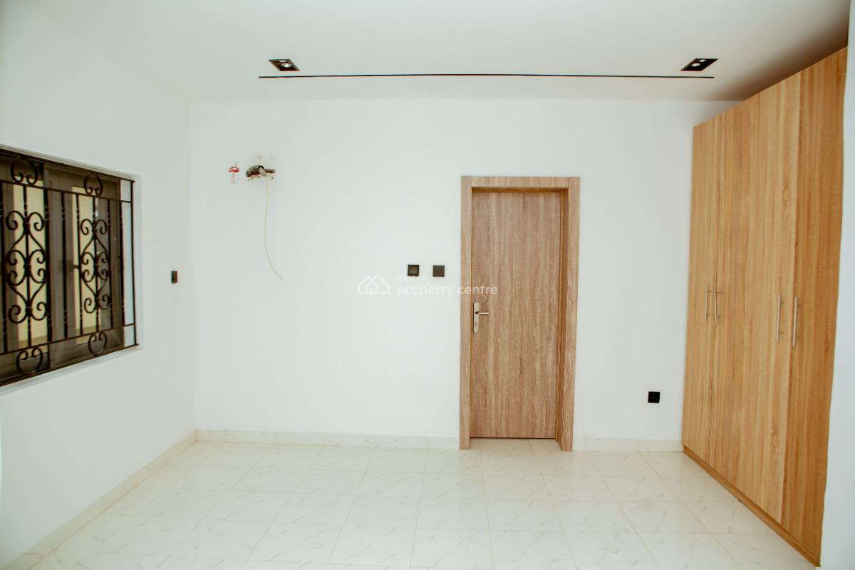 Distress: 4 Bedroom Detached Duplex, Kazeem Eletu Way, Canal West Estate, Osapa London., Osapa, Lekki, Lagos, Detached Duplex for Sale