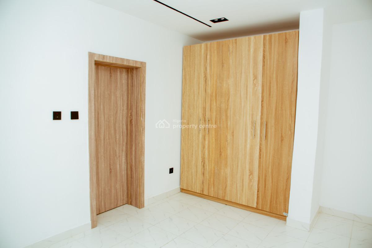 Distress: 4 Bedroom Detached Duplex, Kazeem Eletu Way, Canal West Estate, Osapa London., Osapa, Lekki, Lagos, Detached Duplex for Sale