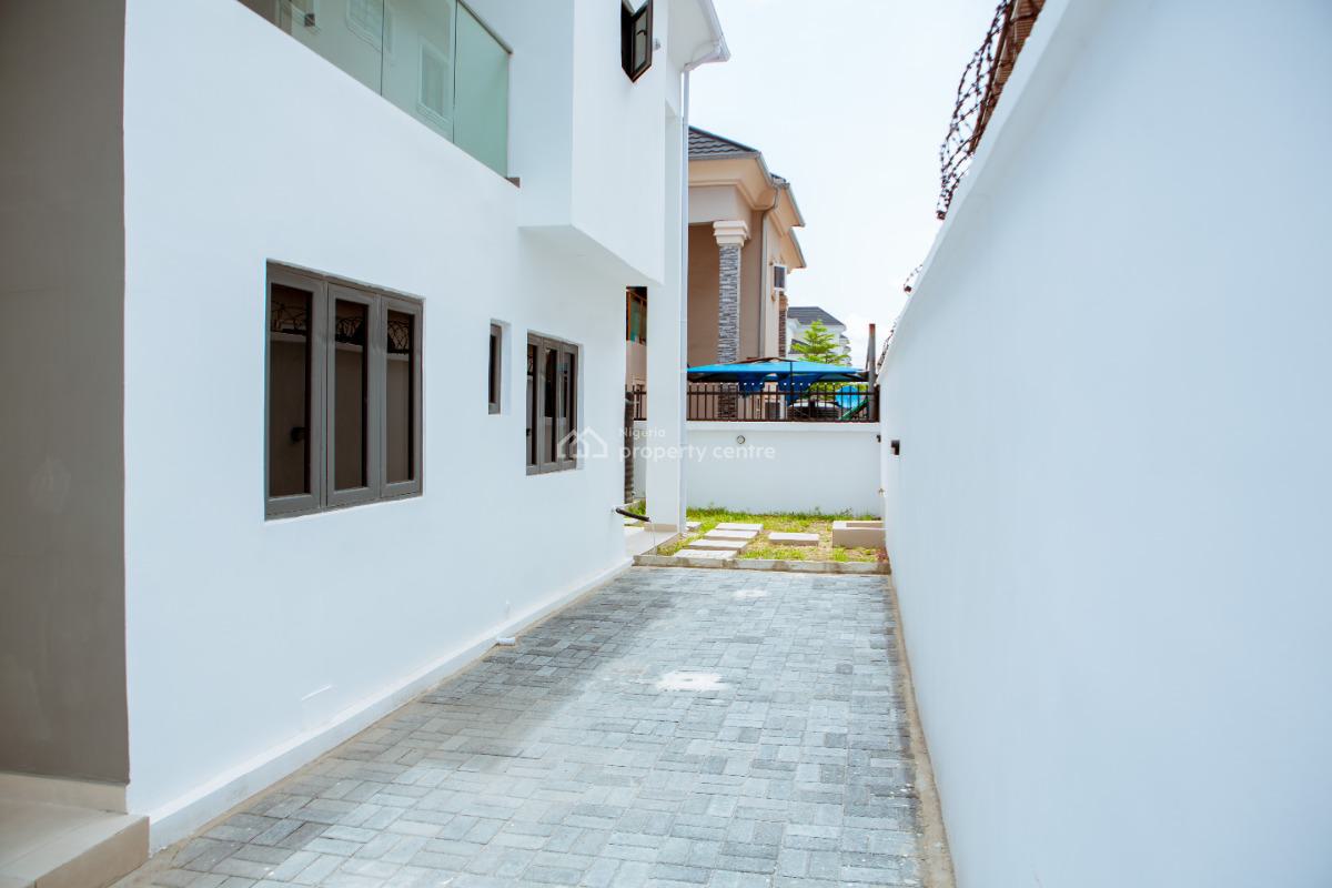 Distress: 4 Bedroom Detached Duplex, Kazeem Eletu Way, Canal West Estate, Osapa London., Osapa, Lekki, Lagos, Detached Duplex for Sale