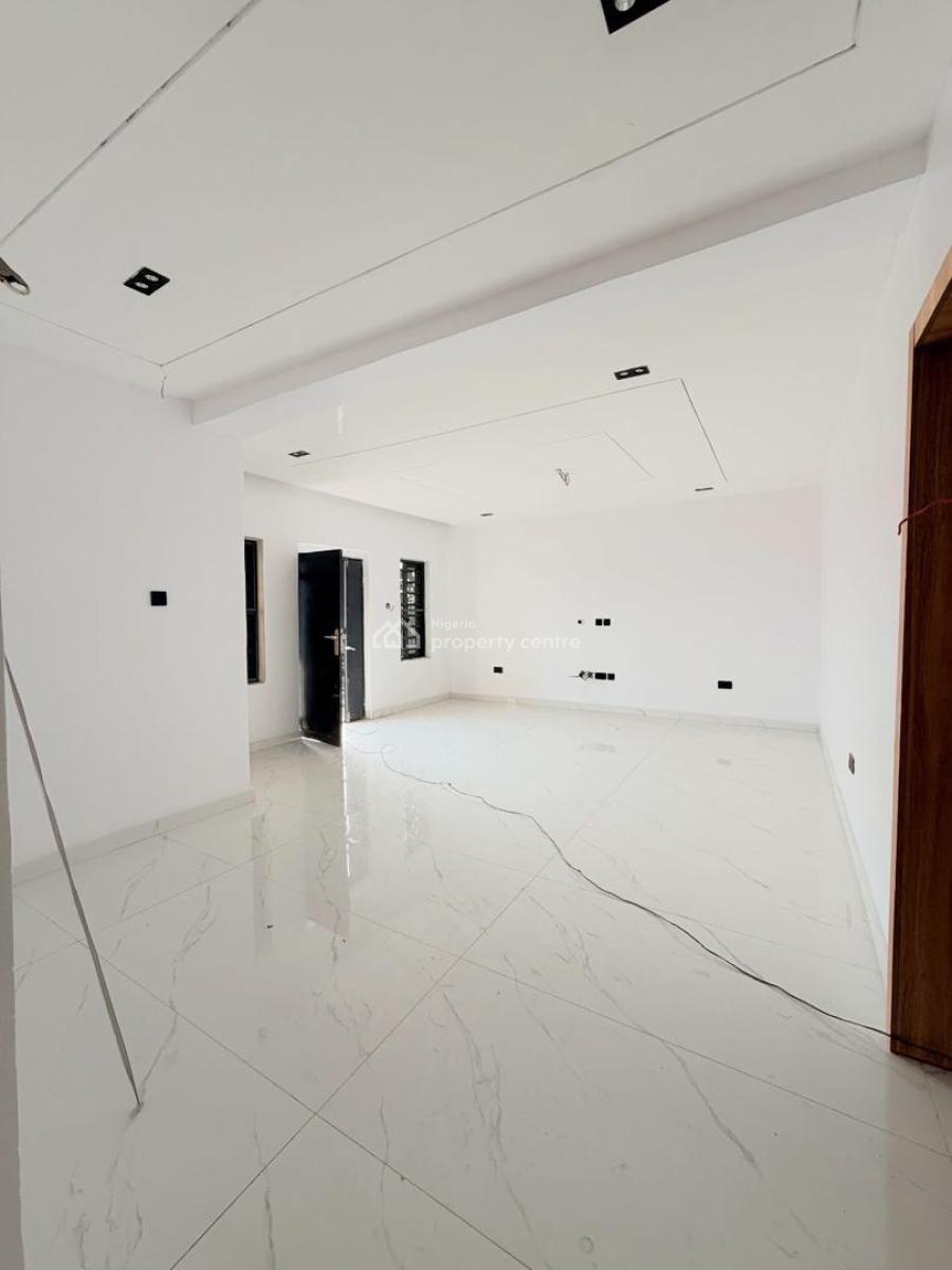 Executive 3 Bedroom Flat Apartment in a Good Location, Yaba, Lagos, Flat / Apartment for Sale