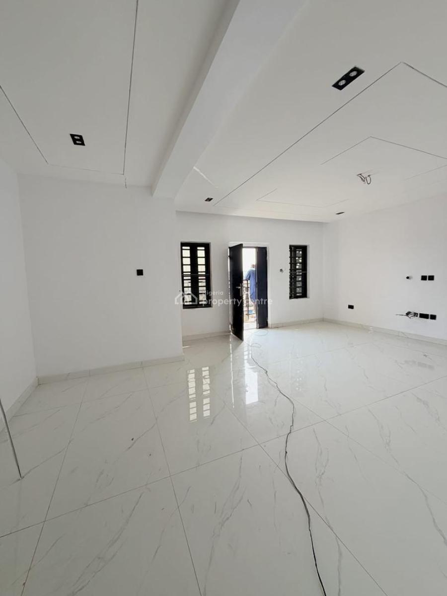 Executive 3 Bedroom Flat Apartment in a Good Location, Yaba, Lagos, Flat / Apartment for Sale