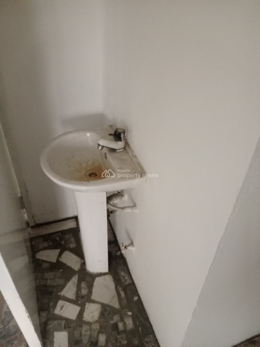 a Well Maintained 2 Bedroom Flat with Spacious Kitchen, Anifowoshe Close to Ikeja Along, Ikeja, Lagos, Flat / Apartment for Rent