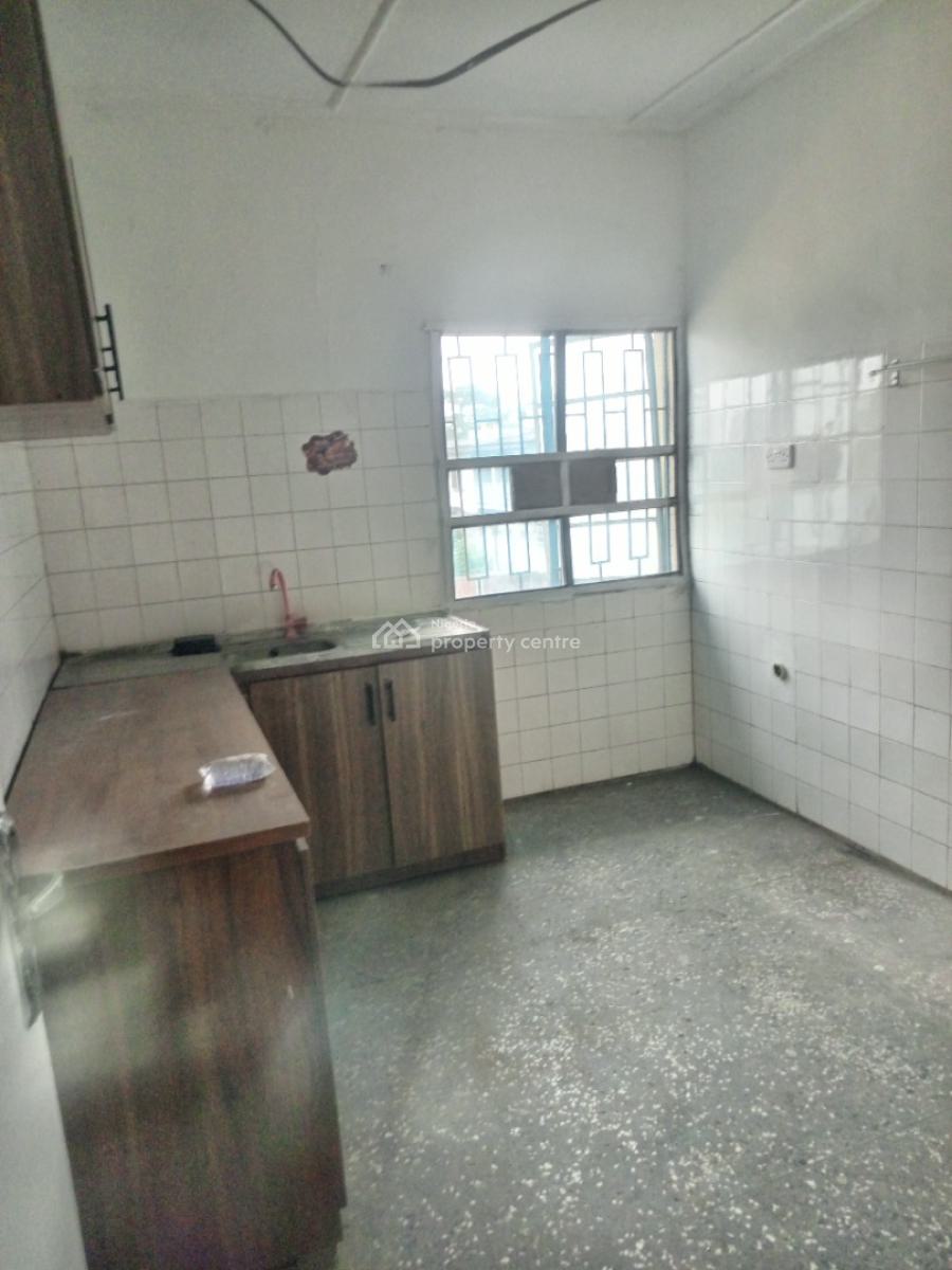 a Well Maintained 2 Bedroom Flat with Spacious Kitchen, Anifowoshe Close to Ikeja Along, Ikeja, Lagos, Flat / Apartment for Rent