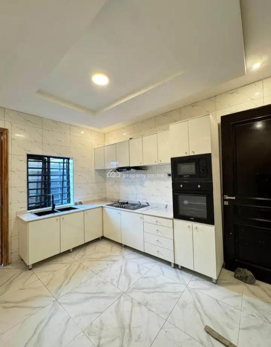 Lovely 3 Bedroom Apartment, Yaba, Lagos, Flat / Apartment for Sale