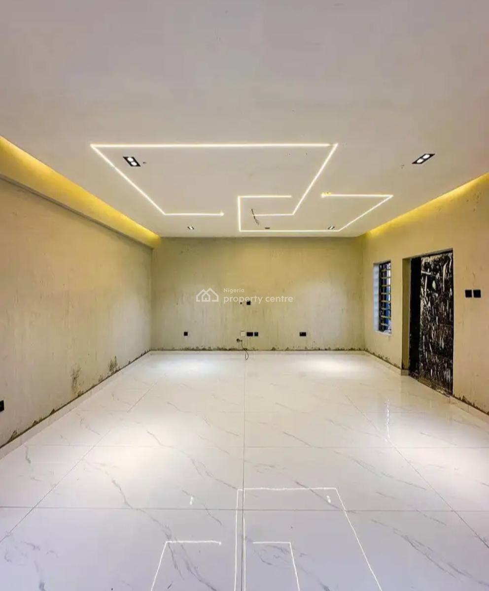 Lovely 3 Bedroom Apartment, Yaba, Lagos, Flat / Apartment for Sale