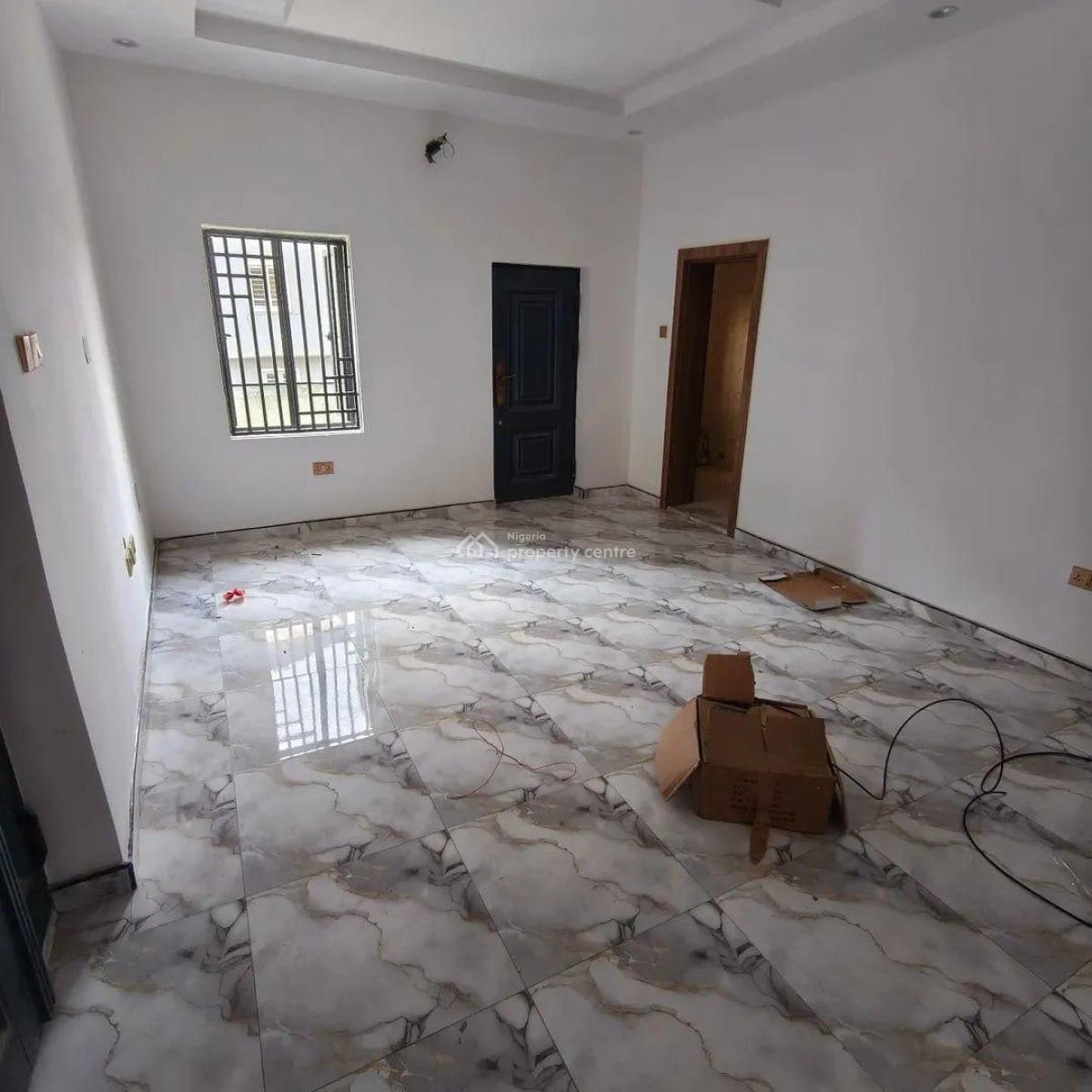 2 Bedroom Apartment, Surulere, Lagos, Block of Flats for Sale