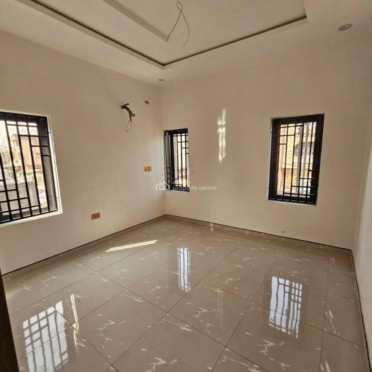 2 Bedroom Apartment, Surulere, Lagos, Block of Flats for Sale