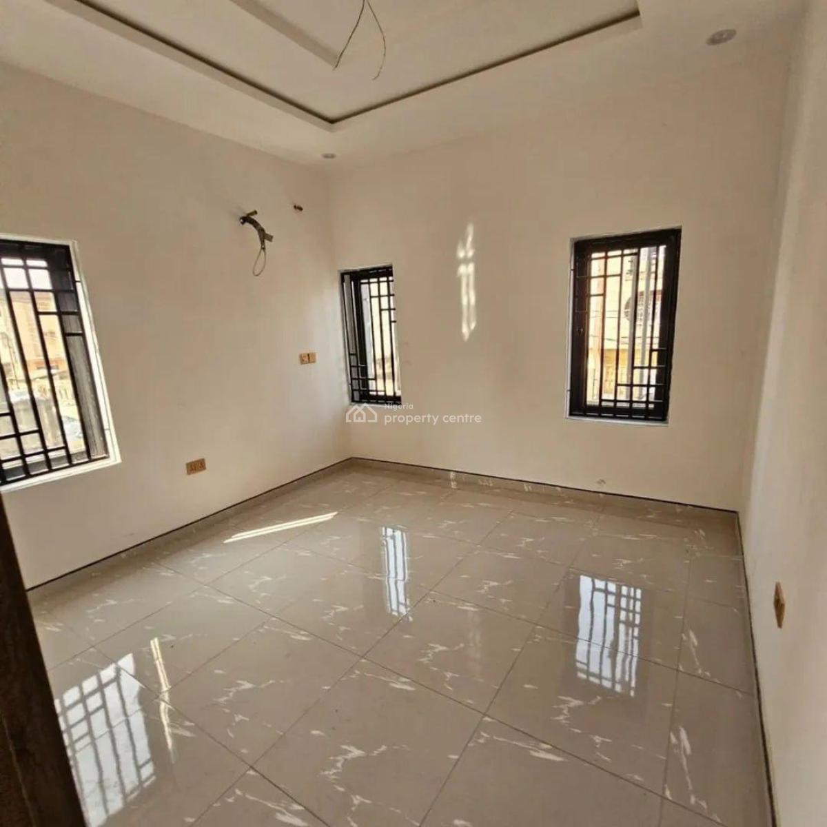 2 Bedroom Apartment, Surulere, Lagos, Block of Flats for Sale