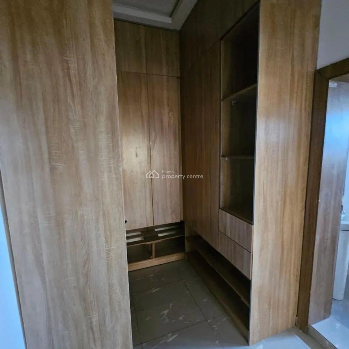 2 Bedroom Apartment, Surulere, Lagos, Block of Flats for Sale