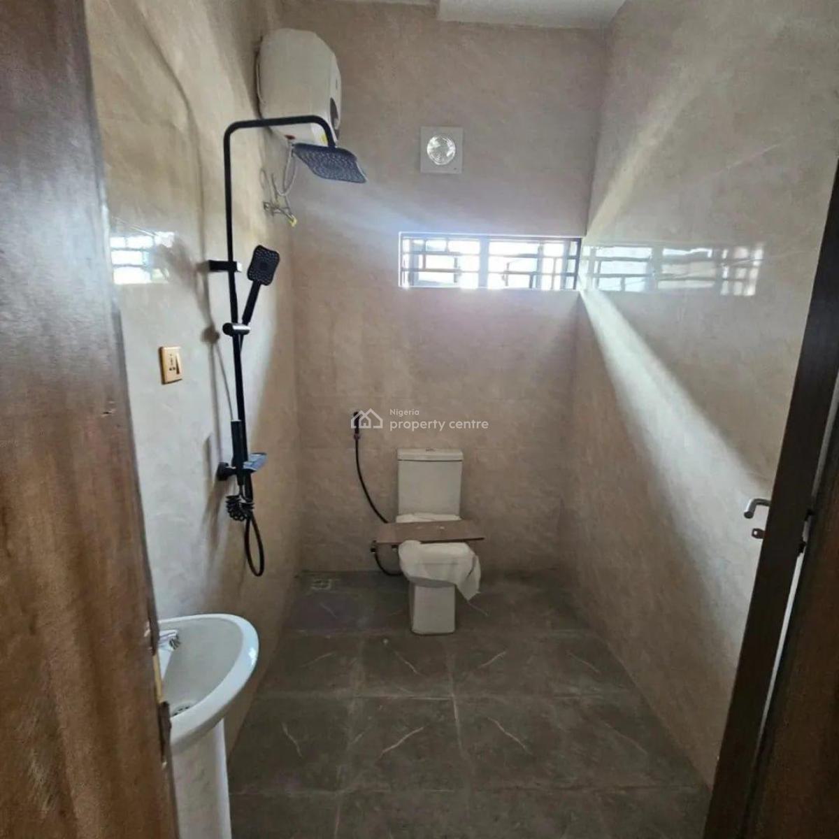 2 Bedroom Apartment, Surulere, Lagos, Block of Flats for Sale
