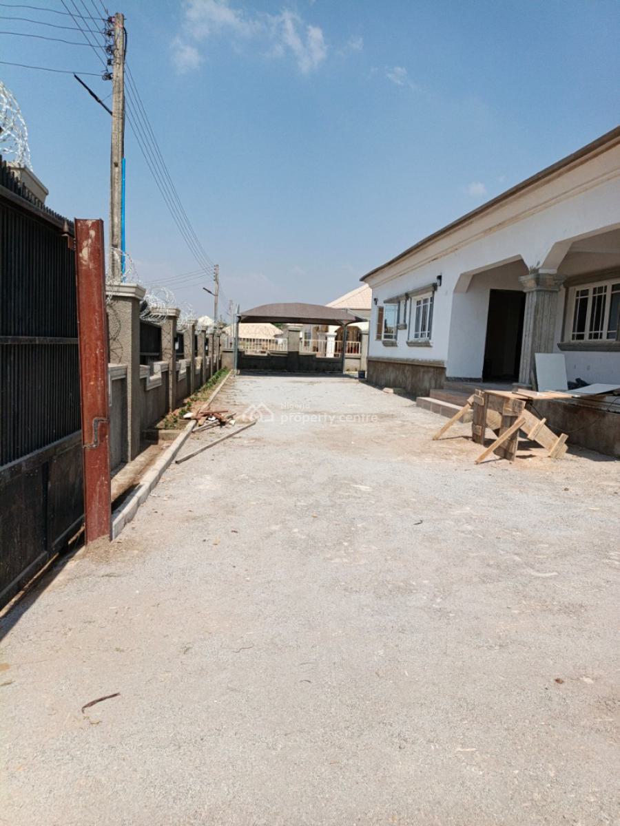 Exquisite 3 Bedroom Flat with 1 Room Bq, New Oil Spring Estate Beside New Site Estate, Lugbe District, Abuja, Flat / Apartment for Rent