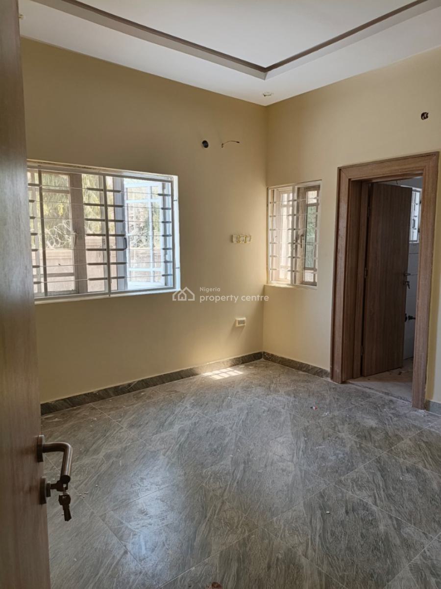 Exquisite 3 Bedroom Flat with 1 Room Bq, New Oil Spring Estate Beside New Site Estate, Lugbe District, Abuja, Flat / Apartment for Rent