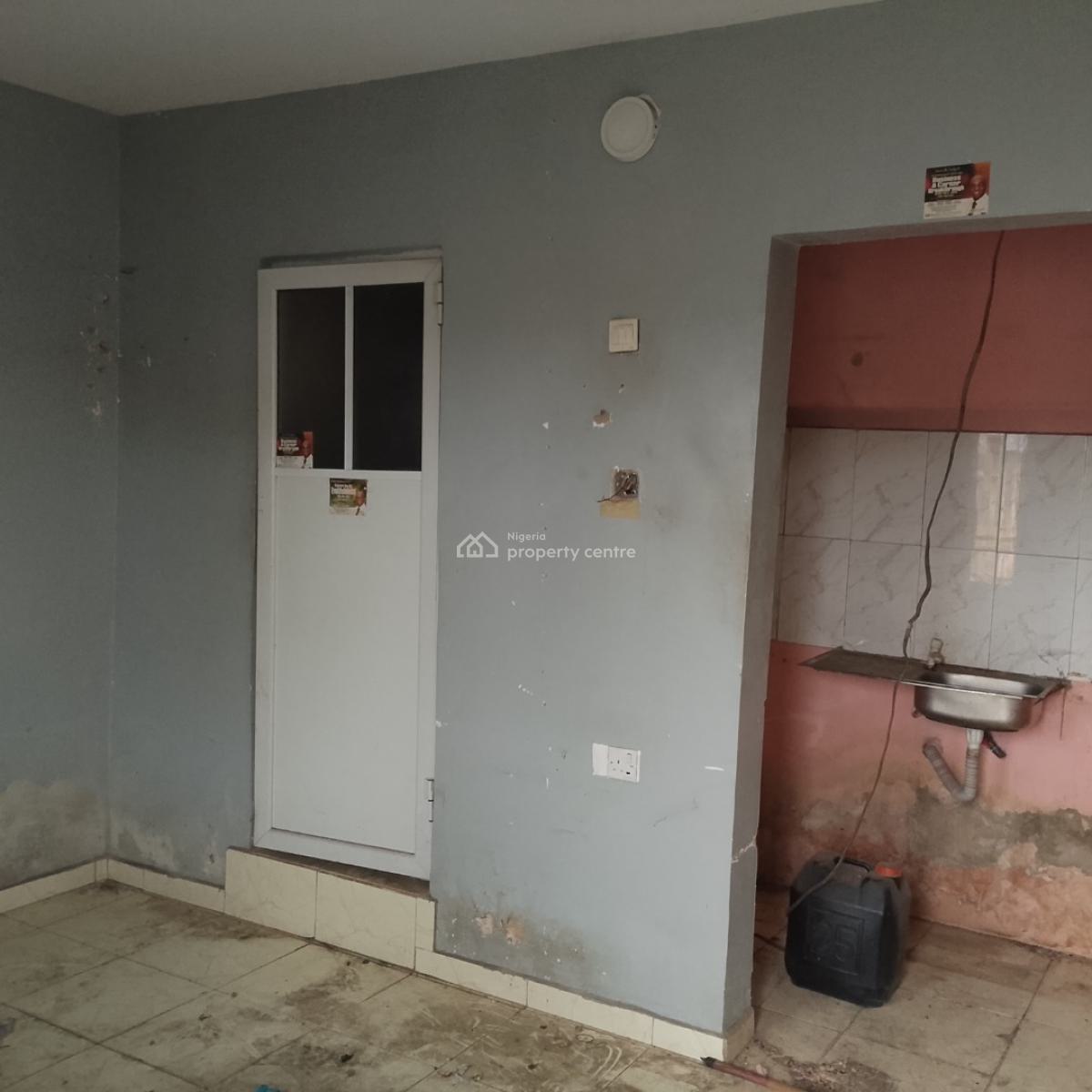 Just Out Decent Roomself Contain Upstairs, 27 Moleye Street, Alagomeji, Yaba, Lagos, Self Contain (single Rooms) for Rent