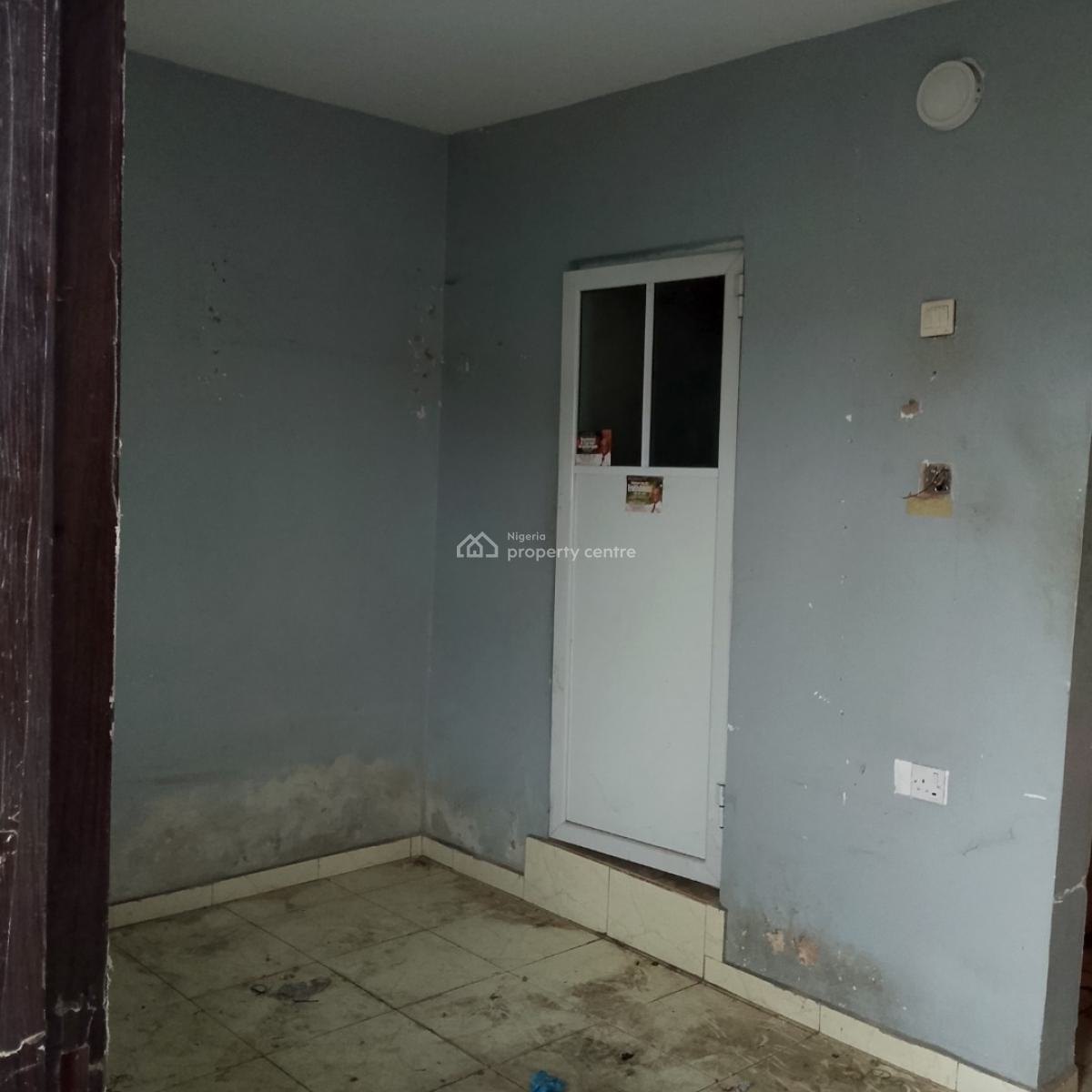 Just Out Decent Roomself Contain Upstairs, 27 Moleye Street, Alagomeji, Yaba, Lagos, Self Contain (single Rooms) for Rent