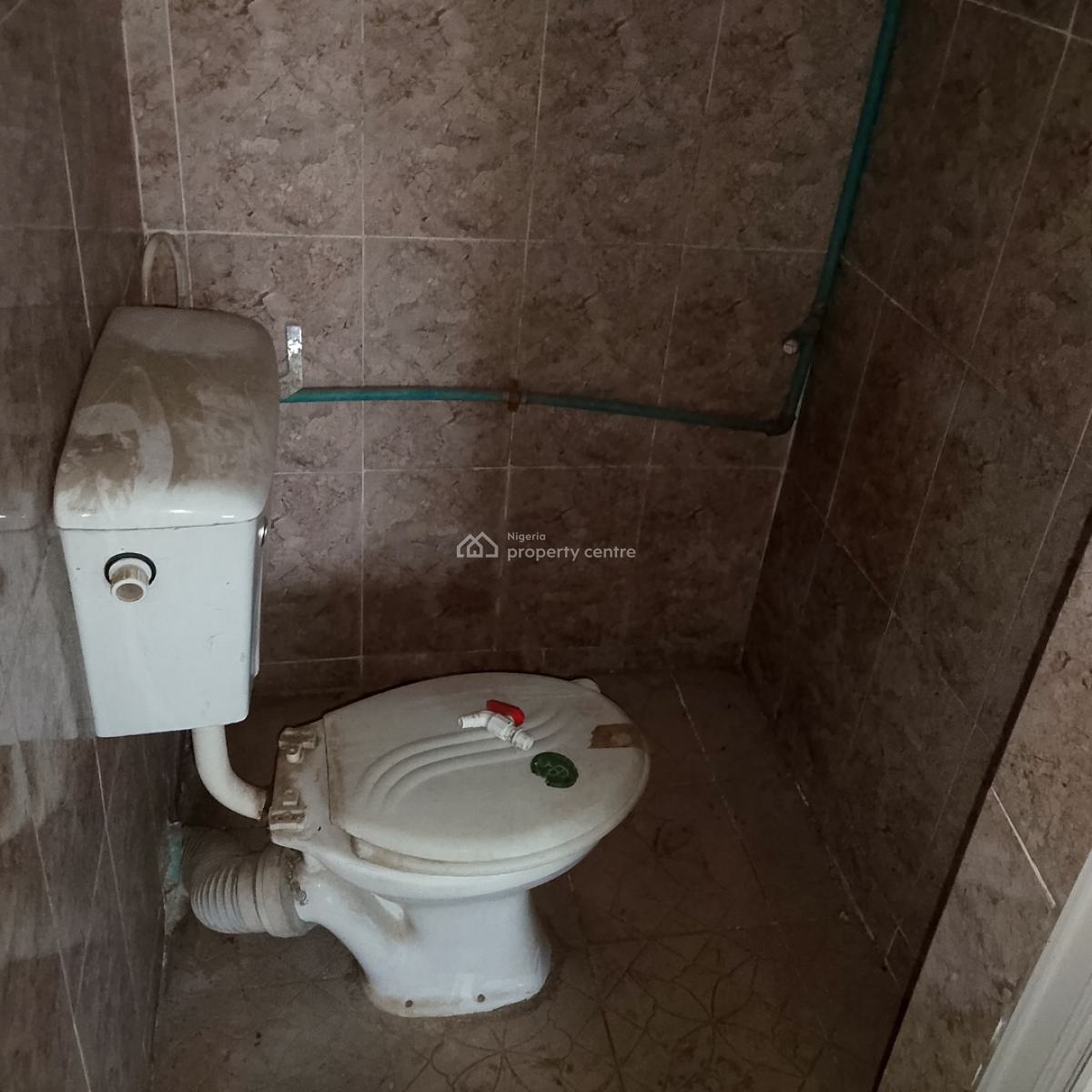 Just Out Decent Roomself Contain Upstairs, 27 Moleye Street, Alagomeji, Yaba, Lagos, Self Contain (single Rooms) for Rent