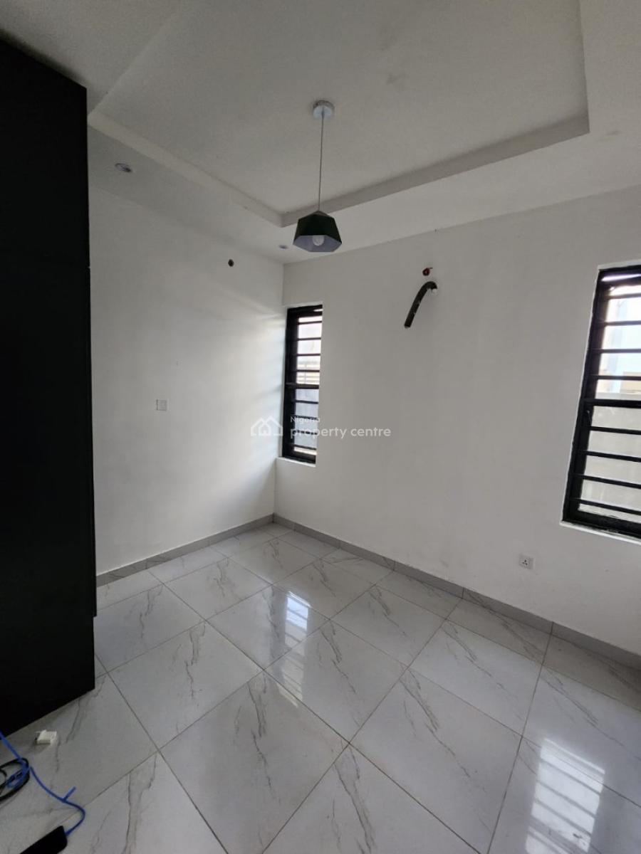 2 Bedroom Apartment Upstairs, Ologolo, Lekki, Lagos, Flat / Apartment for Rent