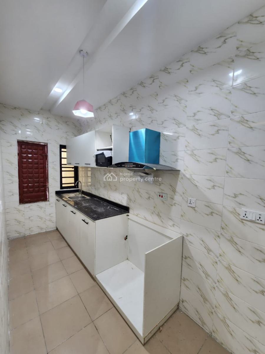 2 Bedroom Apartment Upstairs, Ologolo, Lekki, Lagos, Flat / Apartment for Rent