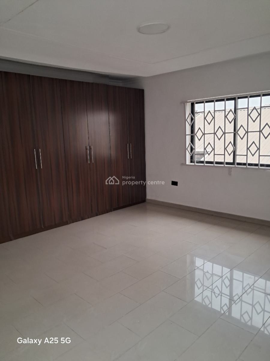 Massive 3 Bedrooms Flat, Ikeja Gra, Ikeja, Lagos, Flat / Apartment for Rent