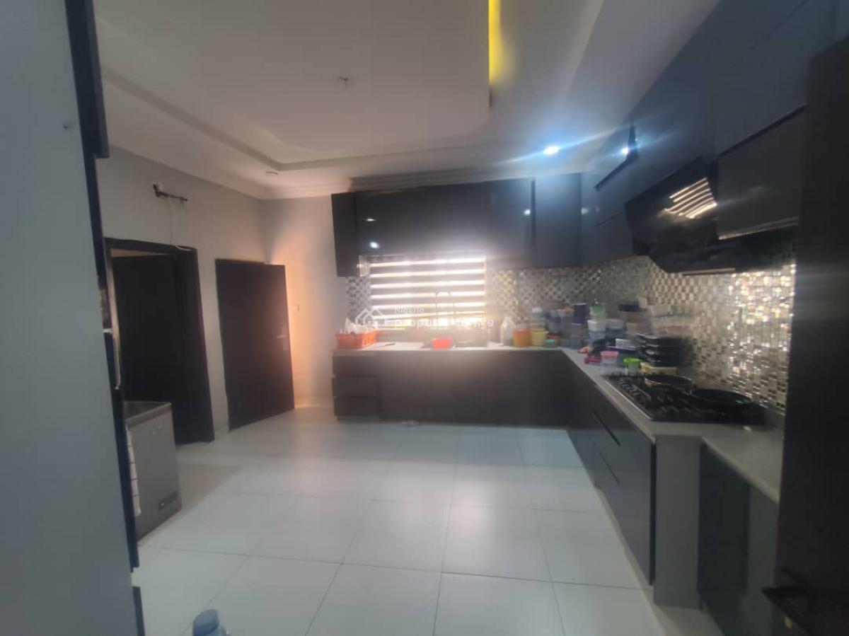 Well Maintained 3 Bedroom Apartment, Whitesand Estate Off Main Road, Ologolo, Lekki, Lagos, Flat / Apartment for Sale