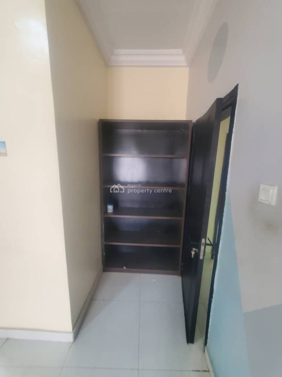 Well Maintained 3 Bedroom Apartment, Whitesand Estate Off Main Road, Ologolo, Lekki, Lagos, Flat / Apartment for Sale