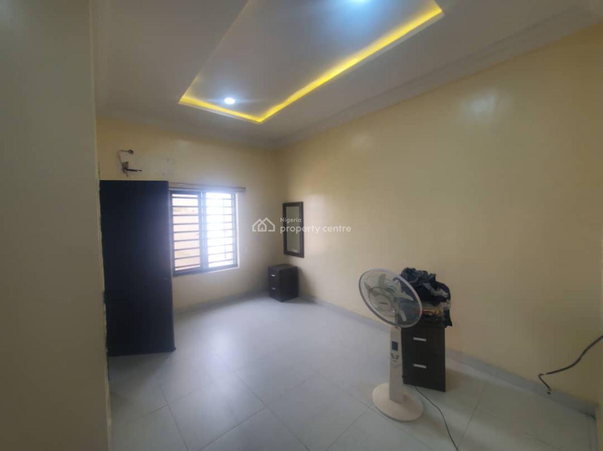 Well Maintained 3 Bedroom Apartment, Whitesand Estate Off Main Road, Ologolo, Lekki, Lagos, Flat / Apartment for Sale