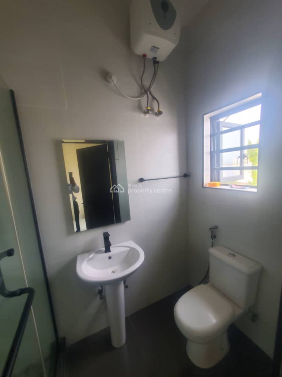 Well Maintained 3 Bedroom Apartment, Whitesand Estate Off Main Road, Ologolo, Lekki, Lagos, Flat / Apartment for Sale