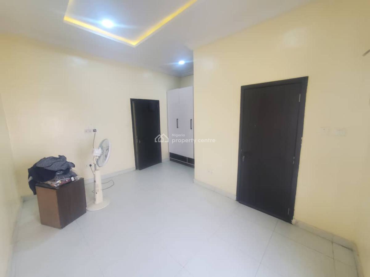 Well Maintained 3 Bedroom Apartment, Whitesand Estate Off Main Road, Ologolo, Lekki, Lagos, Flat / Apartment for Sale