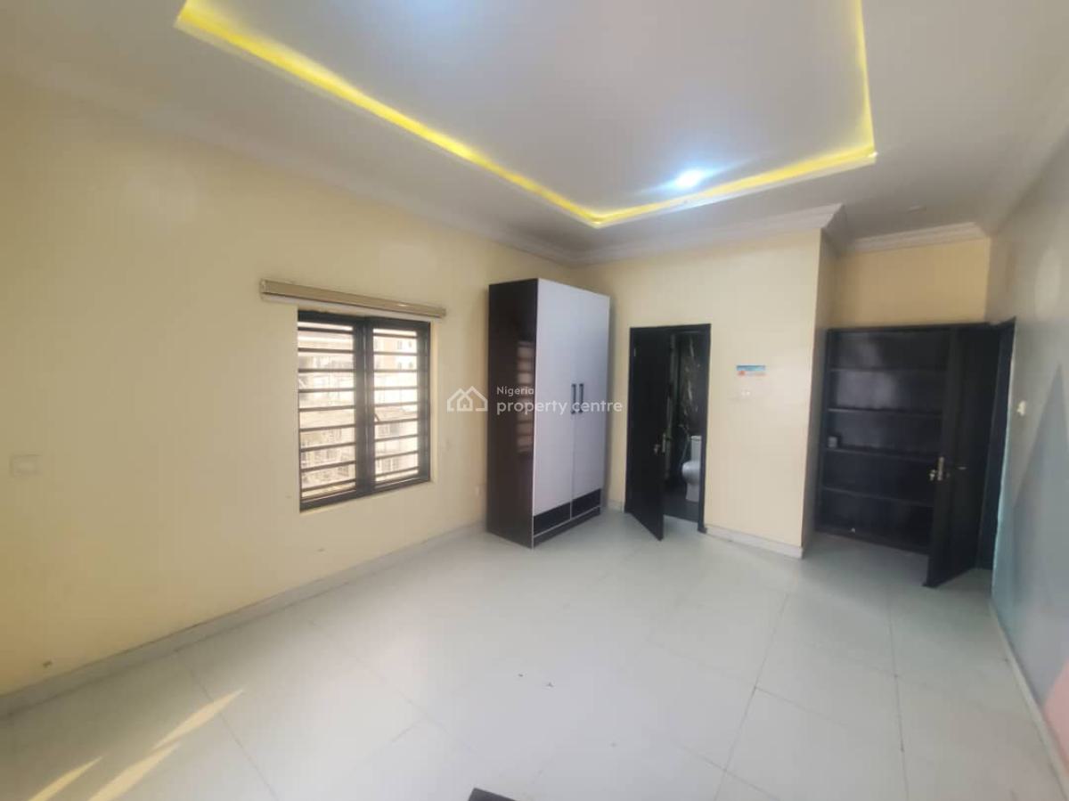 Well Maintained 3 Bedroom Apartment, Whitesand Estate Off Main Road, Ologolo, Lekki, Lagos, Flat / Apartment for Sale